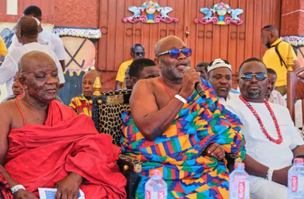 Nii Ahene Nunoo, the Paramount Chief of the Abola Traditional Area (middle)