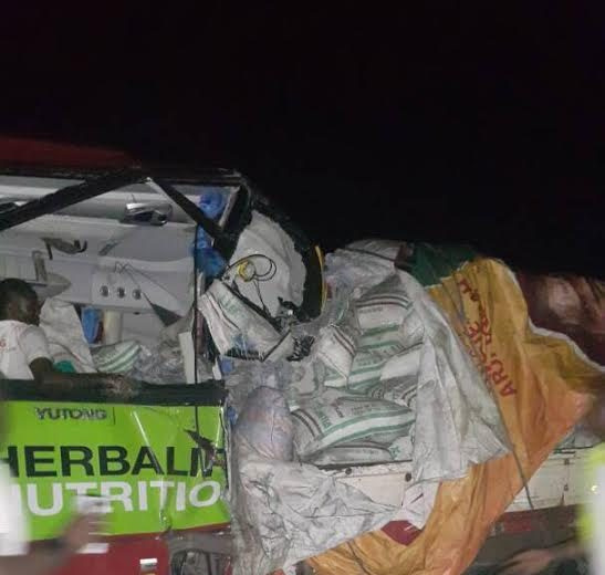 The assistant equipment officer of Kumasi Asante Kotoko has died after the team bus rammed