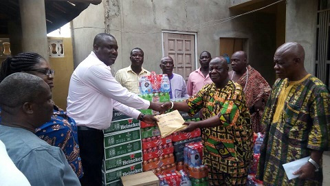 Nii Anang-La, MCE presenting items to Nii Kraku II, Tema Mantse.