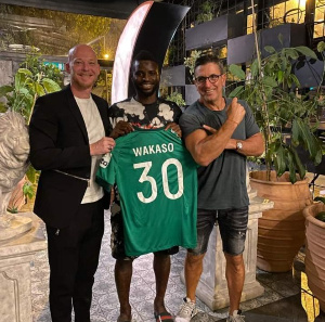 Ghana midfielder Alhassan Wakaso has moved from Vitoria Clube