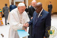 Nana Addo Dankwa Akufo-Addo (right) exchanging plesantories with Pope Francis (left)