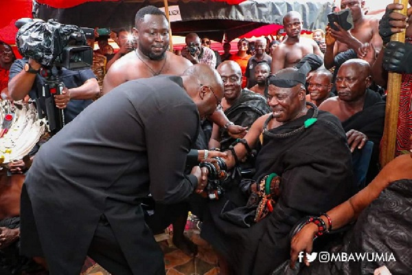 Bawumia exchanges greetings with Ejurahene