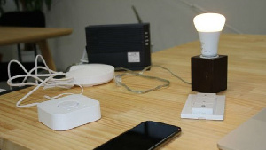 The bulb lights up automatically whenever couples break up