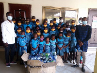 Presentation of the bottles at the Regentropfen Basic School