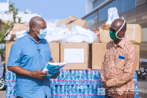 John Mahama presenting PPEs and other materials to officials at Ridge Hospital