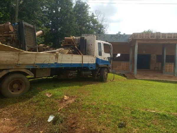 Galamsey truck crashes into court