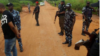 Armed Nigerian policemen | File foto