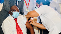 Presido Ramaphosa as he dey receive Coronavirus jab