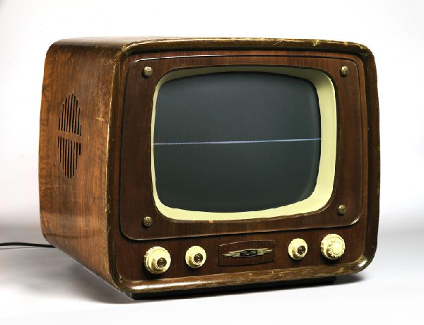 This tv set was common in the 80s