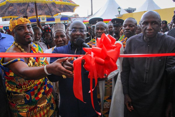 Bawumia commissions the Shukura District Police Headquarters in Accra