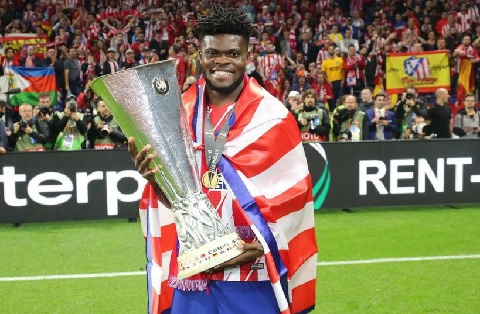 Thomas Partey with the Europa League trophy