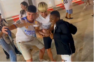 Yaw Dabo with some Real Madrid fans