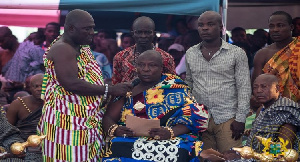 Togbui Fiti (V) speaking to the media at his palace