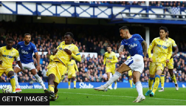 Dwight McNeil took his tally to four goals for the season for Everton