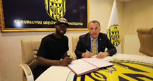 Kwabena Owusu MKE Contract Signing