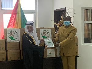 Meshal Al-Rogi making the presentation to Mohammed Habibu Tijani