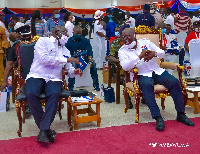 Vice President Mahamudu Bawumia (L) and President Nana Akufo-Addo (R)