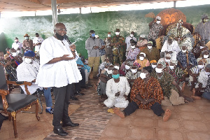 Vice-President Dr Mahamudu Bawumia addressing the people at the palace