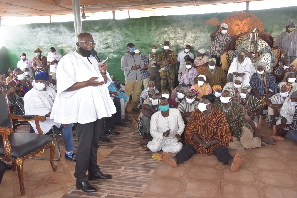 Vice-President Dr Mahamudu Bawumia addressing the people at the palace