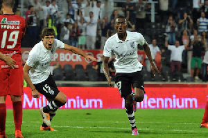 Bernard Mensah Vitoria Guimaraes