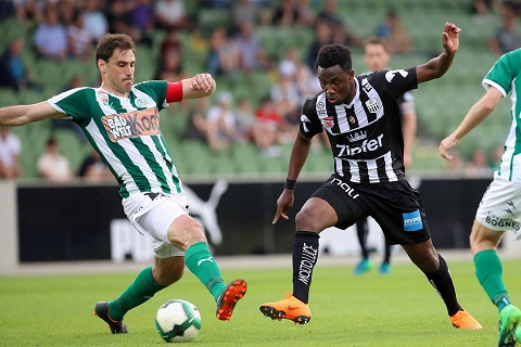 Samuel Tetteh tries to beat two defenders