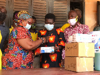 The donors and beneficiaries in a group photograph