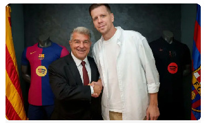 Barcelona confirmed the signing of Polish goalkeeper Wojciech Szczesny