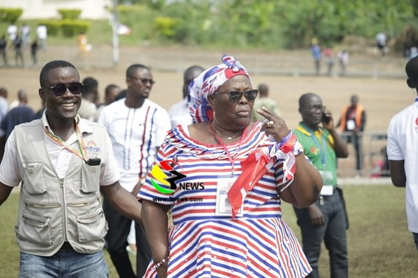 Look at me, Hajia Fati seems to be telling some journalists