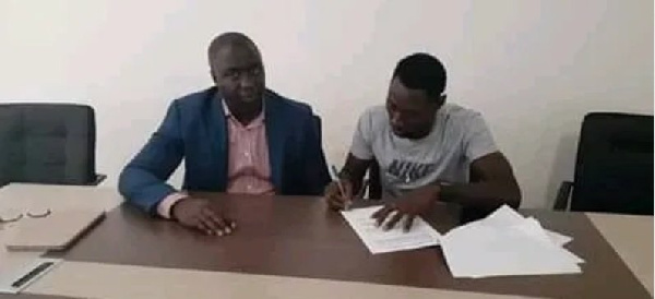 Ghanaian striker, Akwasi Asante penning his contract