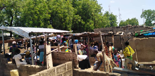 Traders at Chiana market defying social distancing directive