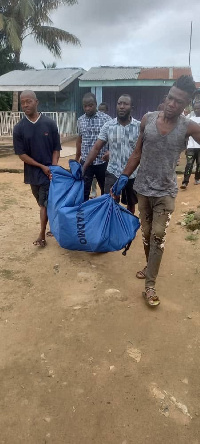 Some men taking the deceased body to the morgue