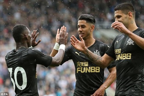 Christian Atsu Celebrates Ayoze Perez and Mitrovic