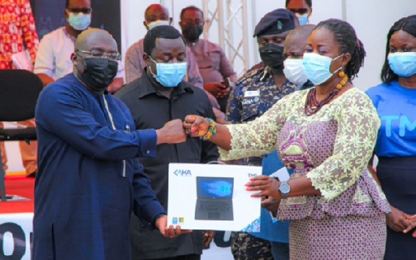 Vice President Bawumia hands over a laptop to the first beneficiary of the initiative