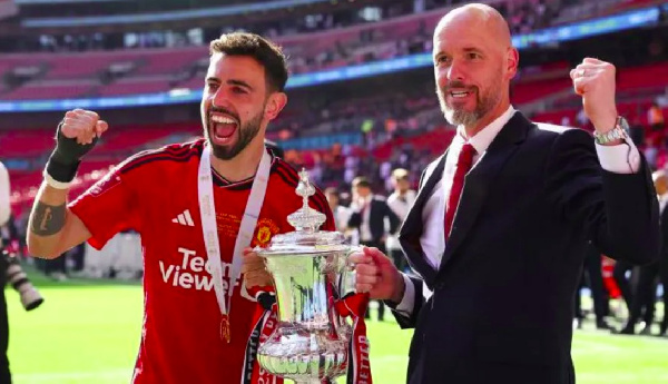 Manchester United manager Erik ten Hag celebrates the FA Cup win with captain Bruno Fernandes