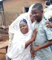 The late Ishmael Mensah with his mother in a heartwarming photo