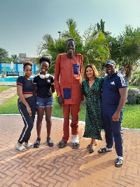 Ghana's tallest man Sulemana Abdul-Samed pictured with 'fans'