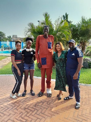 Ghana's tallest man Sulemana Abdul-Samed pictured with 'fans'