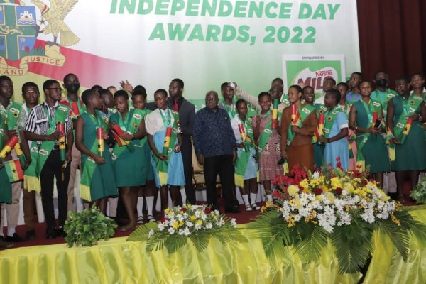 Akufo-Addo in a group photo with the awardees