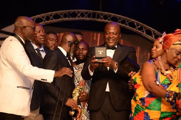 Ibrahim Mahama receiving his award