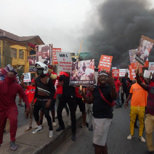 Aggrieved Menzgolders demonstrating over their locked funds in Kumasi