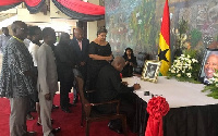 John Mahama signing the book of condolence for Kofi Annan