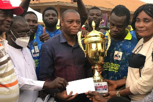 MP for Kwadaso (middle) presents trophy and cash sum to the winning team