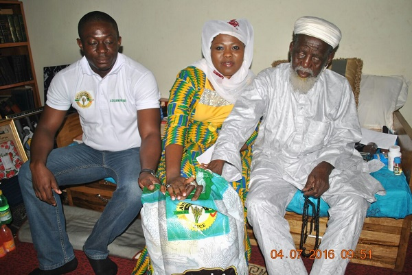 Chief Imam, Dr. Sheikh Usumanu Nuhu Sharabutu receives the presentation