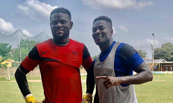 Asamoah Gyan with his teammate Fatawu Dauda