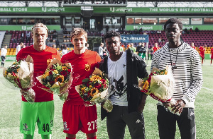 Kudus and his colleagues were presented with bouquets