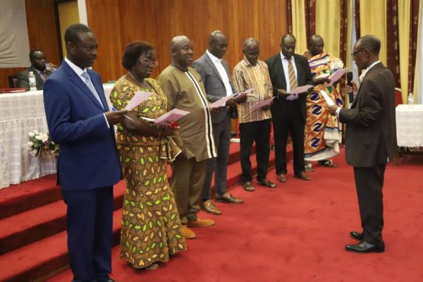 Professor Paul Pinnock Bosu, the Director General of CSIR swears in management board