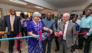 US Ambassador to Ghana, Stephanie Sullivan cutting the sod to commission the Women's Cancer Centre