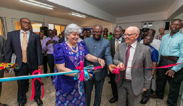 US Ambassador to Ghana, Stephanie Sullivan cutting the sod to commission the Women's Cancer Centre