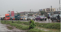 Vehicles parked at the middle of the road due to the floods