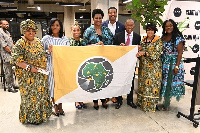 A group picture of some members of the forum and Sylvester Turner